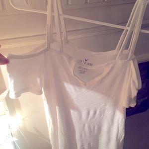 AE white cold shoulder w short sleeves top